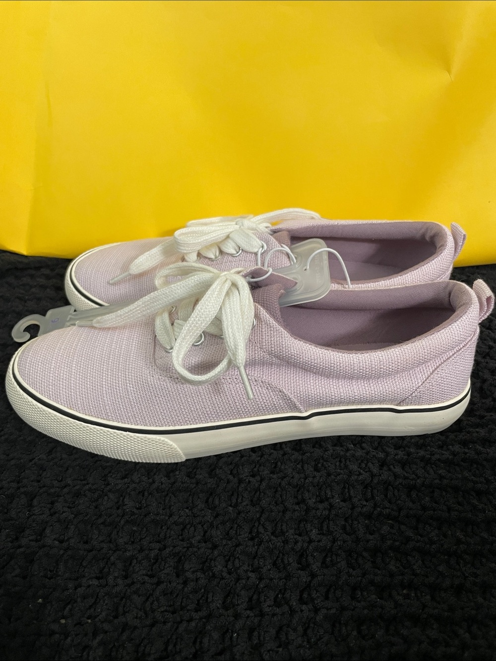 Universal Thread Lavender Canvas Low-Top Sneakers with White Laces